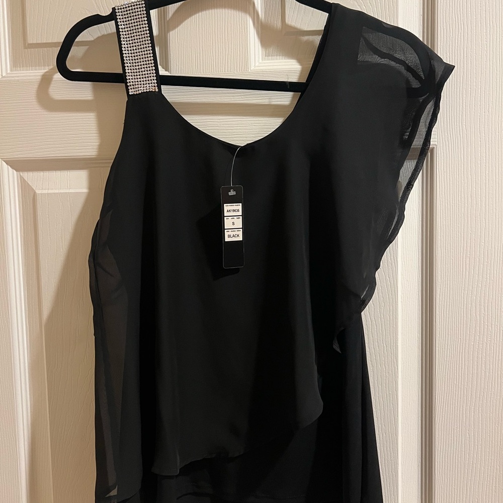 Elegant Black Sleeveless Top with Rhinestone Strap